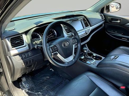 Used 2019 Toyota Highlander XLE AWD/4WD image 20