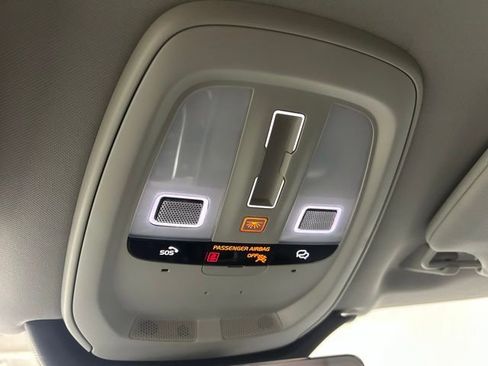 Used 2025 Volvo XC90 B5 Core image 23