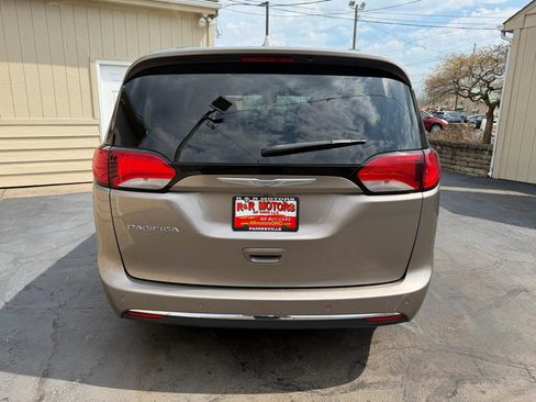 Used 2017 Chrysler Pacifica Touring-L Plus image 13