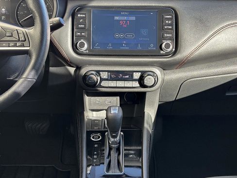 Used 2023 Nissan Kicks SR w/ SR Premium Package image 19