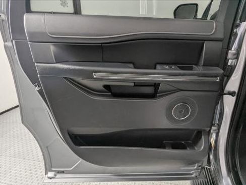 Used 2024 Ford Expedition Max XLT image 14