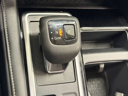 Used 2025 Nissan Pathfinder SL AWD/4WD image 15
