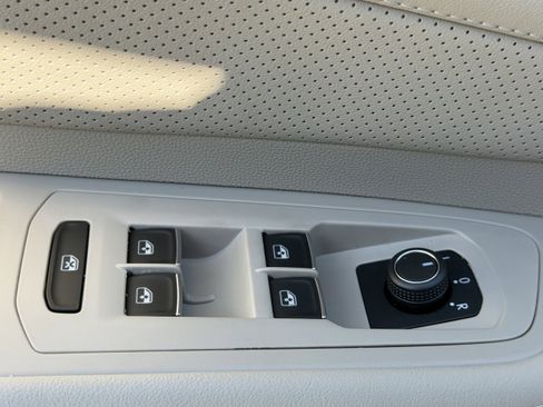 New 2026 Volkswagen Atlas SE image 16