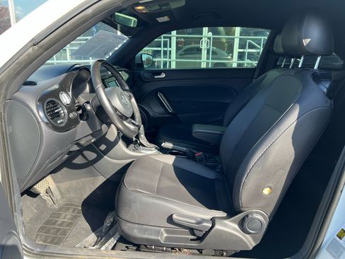 Used 2018 Volkswagen Beetle 2.0T S w/ Style & Comfort Package For S image 11