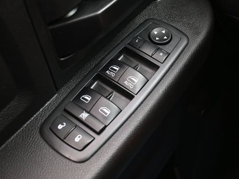 Used 2018 RAM 2500 Tradesman w/ Chrome Appearance Group image 24