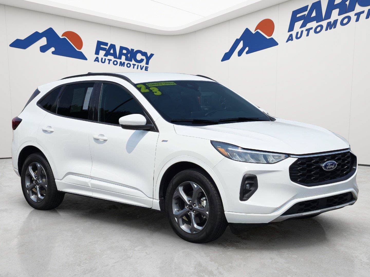 Certified 2023 Ford Escape ST-Line Select AWD/4WD image 3