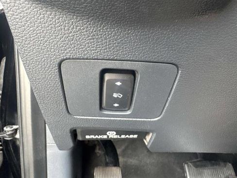 Used 2022 Ford F450 Lariat w/ FX4 Off-Road Package image 13