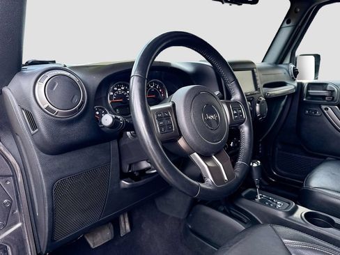 Used 2018 Jeep Wrangler Unlimited Sahara w/ Dual Top Group AWD/4WD image 5