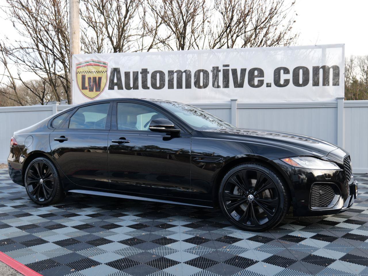 Used 2024 Jaguar XF R-Dynamic SE AWD/4WD image 3