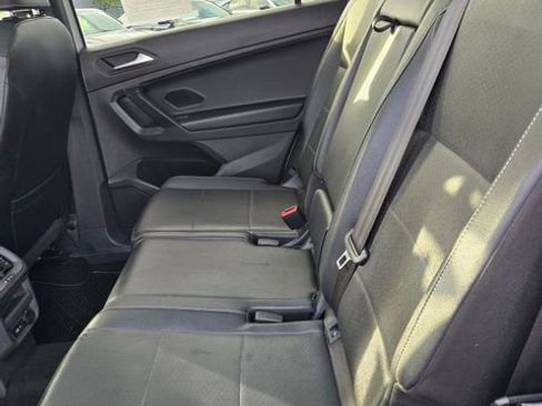 Used 2021 Volkswagen Tiguan SE R-Line image 40