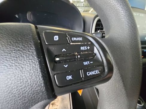 Used 2020 Hyundai Venue SE FWD image 19