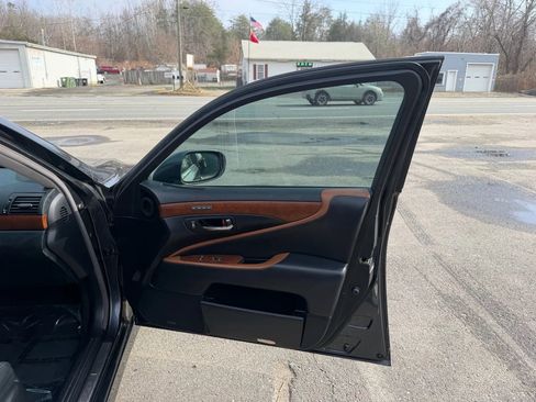 Used 2010 Lexus LS 460 image 18