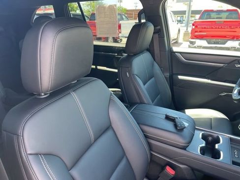 Used 2026 GMC Acadia Elevation w/ Elevation Premium Package FWD image 35