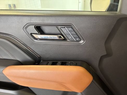Used 2024 GMC Canyon AT4 w/ AT4 Premium Package AWD/4WD image 16