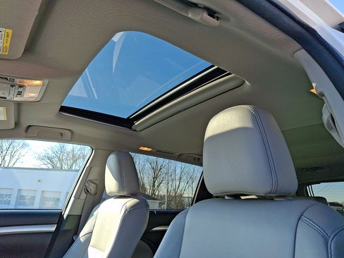 Used 2017 Toyota Highlander XLE image 14