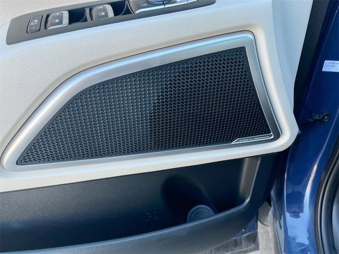 Used 2023 Kia Telluride EX w/ EX Captain's Chair Package image 19