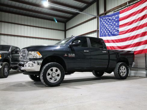 Used 2016 RAM 2500 SLT w/ Luxury Group AWD/4WD image 4