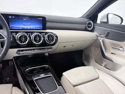 Used 2025 Mercedes-Benz CLA 250 4MATIC image 33