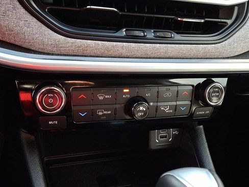 Used 2022 Jeep Compass Latitude w/ Sun and Sound Group AWD/4WD image 28