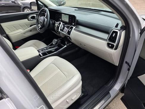 Used 2023 Kia Sorento SX FWD image 9