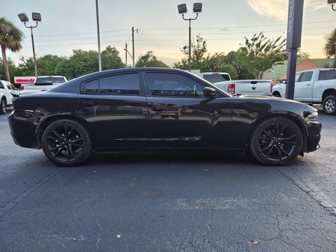 Used 2016 Dodge Charger SXT RWD image 5