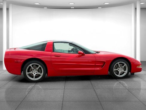 Used 2001 Chevrolet Corvette Coupe w/ Preferred Equipment Group2 image 8