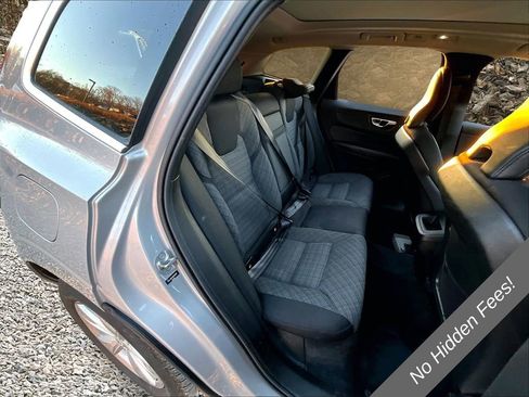 Used 2022 Volvo XC60 B5 Momentum AWD/4WD image 23