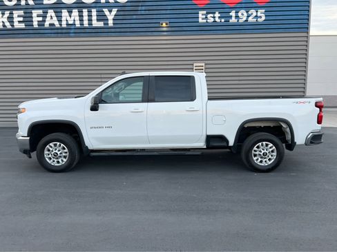 Used 2022 Chevrolet Silverado 2500 LT image 12