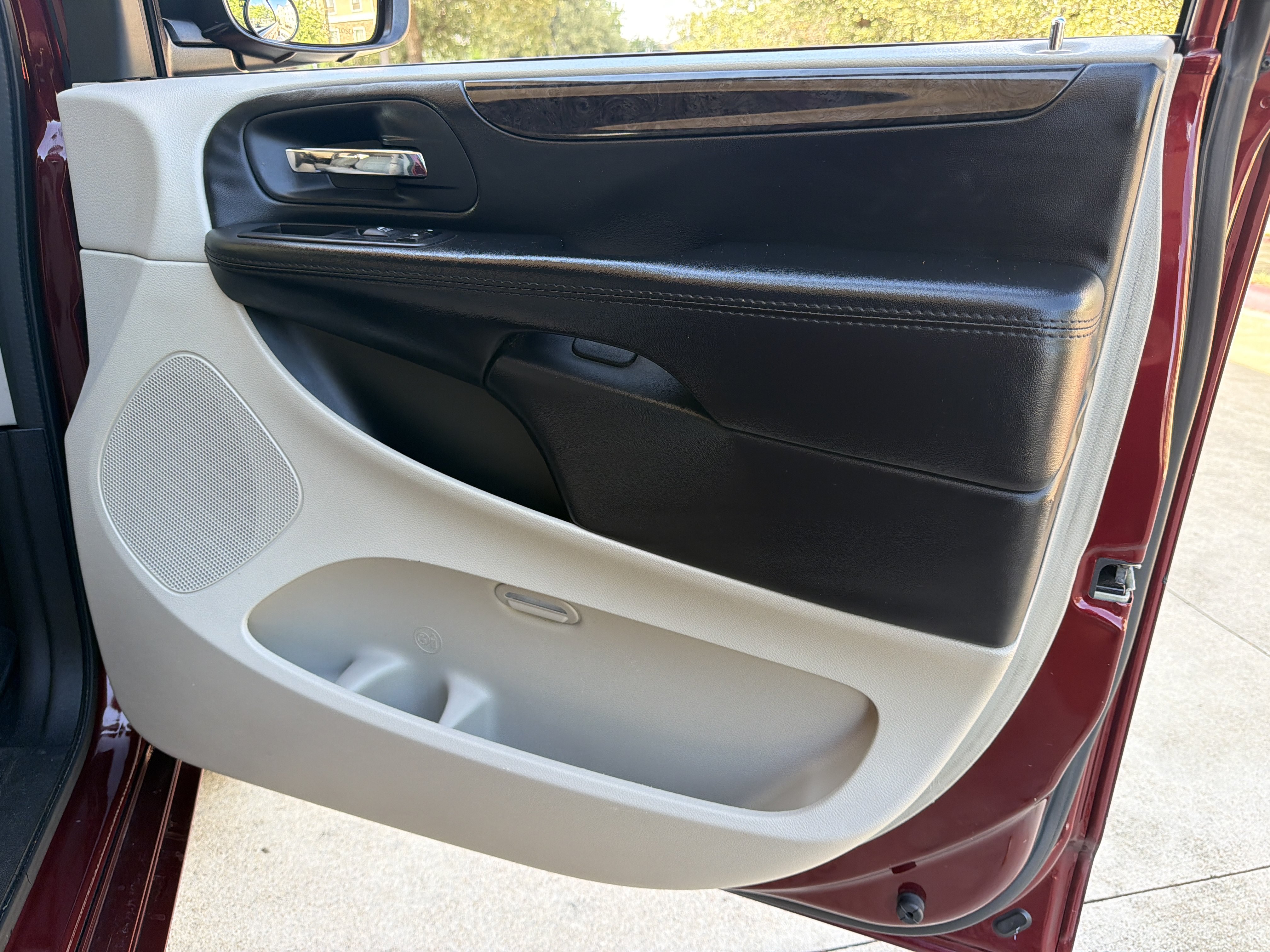 Used 2018 Dodge Grand Caravan SE w/ UConnect Hands-Free Group FWD image 9
