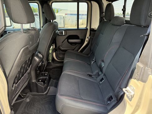 Used 2020 Jeep Gladiator Rubicon AWD/4WD image 18