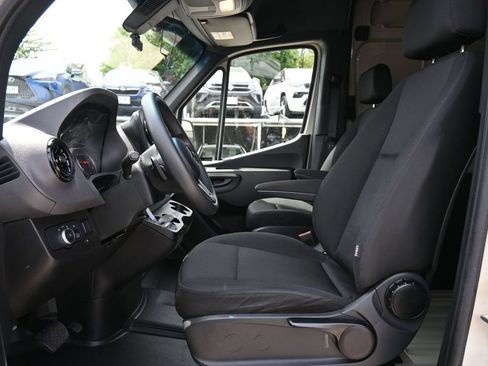 Used 2024 Mercedes-Benz Sprinter 2500 image 22