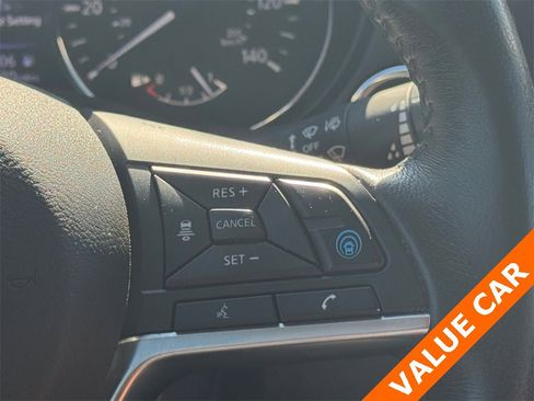 Used 2018 Nissan Rogue SL w/ Premium Package image 22