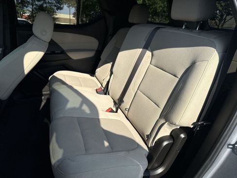 Used 2023 Chevrolet Traverse LS FWD image 22