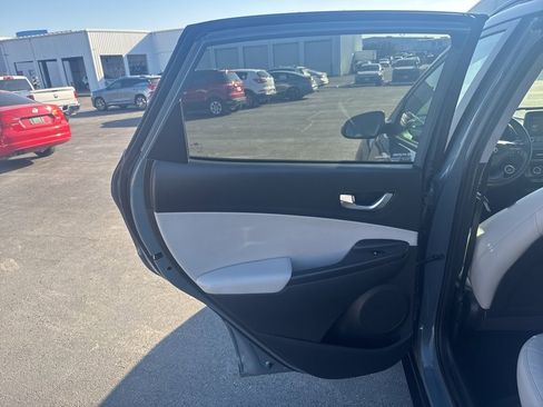 Used 2022 Hyundai Kona Limited image 25