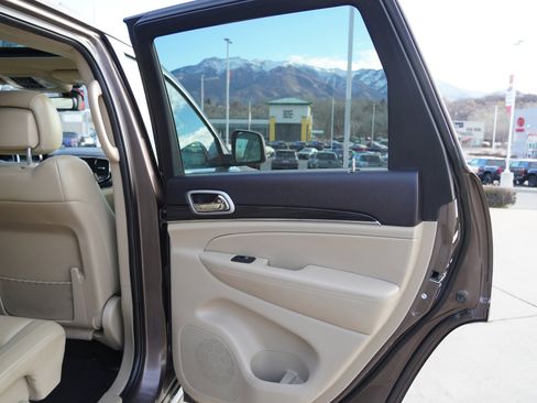 Used 2020 Jeep Grand Cherokee Limited image 23