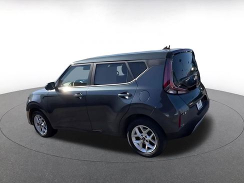 Used 2025 Kia Soul LX w/ LX Technology Package FWD image 10