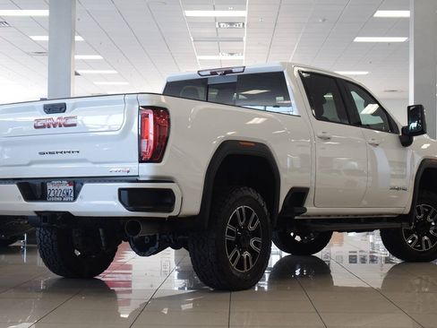 Used 2020 GMC Sierra 2500 AT4 w/ AT4 Premium Package AWD/4WD image 4