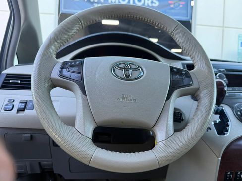 Used 2014 Toyota Sienna XLE AWD/4WD image 30