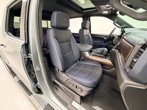 Used 2024 Chevrolet Silverado 1500 High Country w/ High Country Premium Package image 32