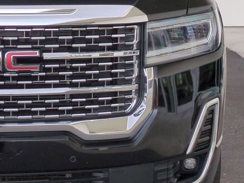 Used 2021 GMC Acadia Denali w/ Denali Technology Package FWD image 6