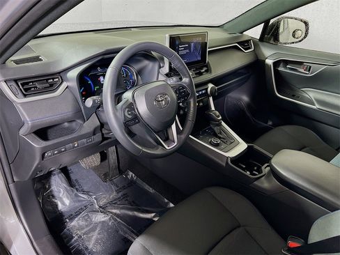 Certified 2025 Toyota RAV4 SE w/ Convenience Package image 10