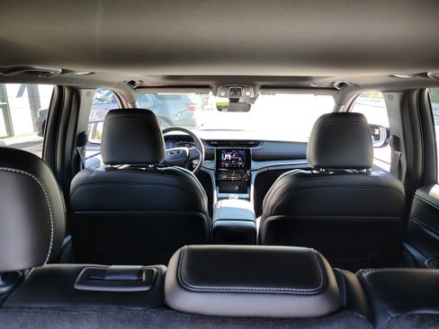 New 2025 Jeep Grand Cherokee Altitude image 14