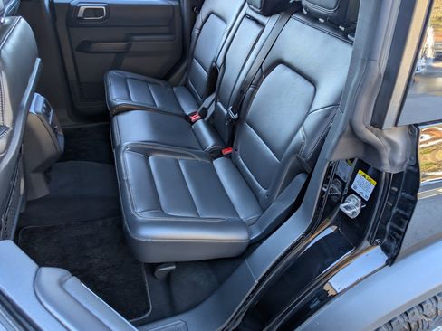 Used 2025 Ford Bronco Badlands image 17