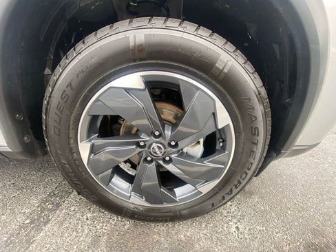 Used 2025 Nissan Rogue SV FWD image 29
