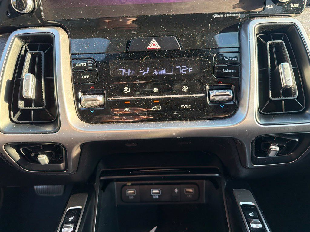 Certified 2023 Kia Sorento EX w/ Panoramic Sunroof Package FWD image 14