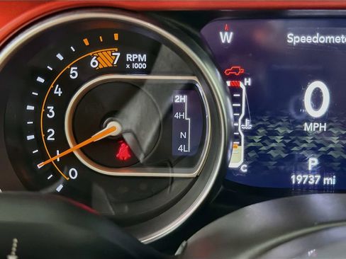 Used 2023 Jeep Wrangler Unlimited Rubicon w/ Cold Weather Group AWD/4WD image 13