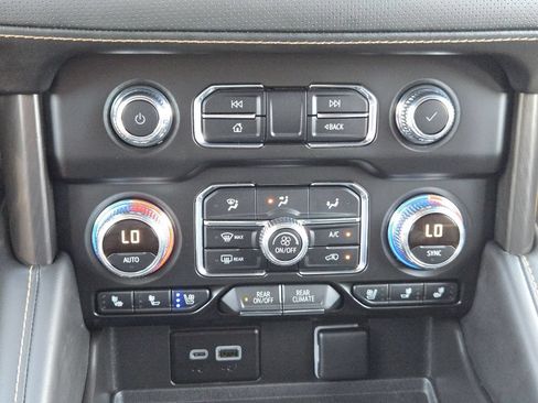 Used 2024 GMC Yukon AT4 w/ Technology Package AWD/4WD image 20