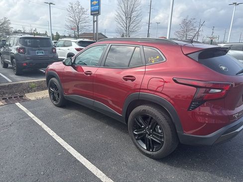 Used 2024 Chevrolet Trax ACTIV w/ Sunroof Package image 9