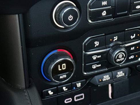 Used 2024 Chevrolet Tahoe High Country w/ Premium Package image 28