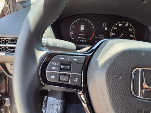 Used 2023 Honda HR-V EX-L image 16